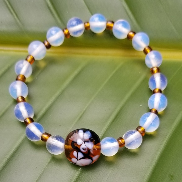 Beaded bracelet with flower crystal middle bead - Picture 3 of 3